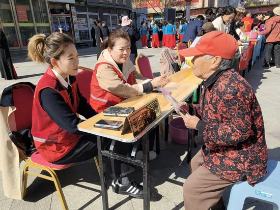 山东华田律师事务所联合威海市烈士陵园管理服务中心走进社区等开展文明实践活动